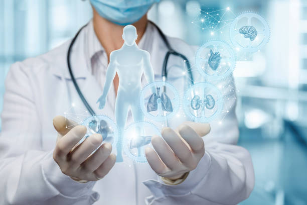 A medical worker shows the mechanism of health of the patient. Chirurgo a domicilio Roma, scopri il servizio di ADI Salus