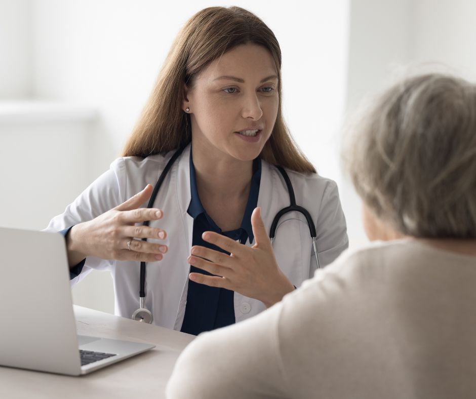 Le Visite geriatriche domiciliari migliorano la qualità della vita degli anziani e delle loro famiglie, offrendo vantaggi pratici e clinici